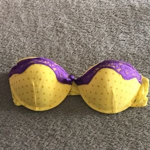 Yellow strapless bra